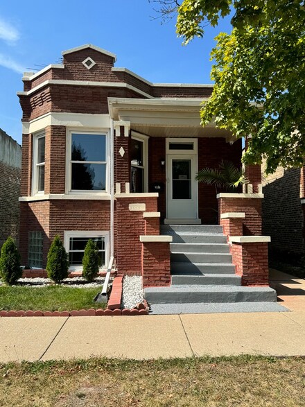 1226 S 57th Ave, Cicero, IL 60804