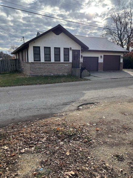 840 E Homeland Ct, Beloit, IL 53511