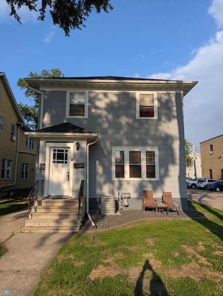 721 8th St N, Fargo, ND 58102
