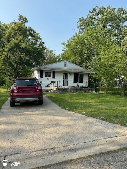 1510 W Juliah Ave, Flint, MI 48505