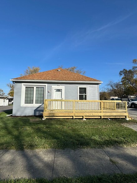 33 E 31st St, Steger, IL 60475