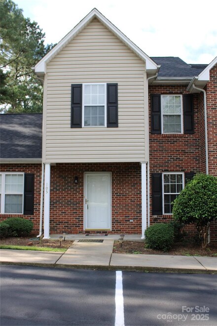 2240 15th Ave NE Unit 105, Hickory, NC 28601