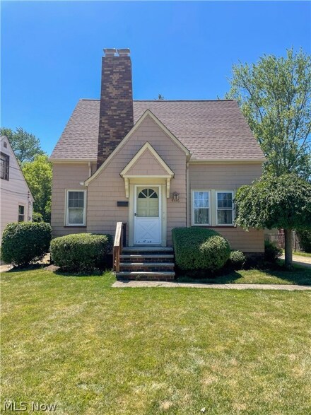 4176 W 208th St, Cleveland, OH 44126