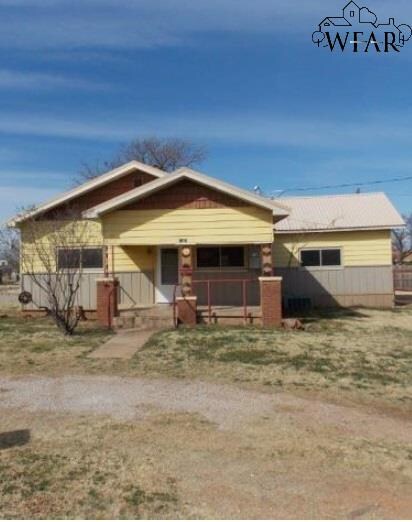 1101 N Main St, Electra, TX 76360
