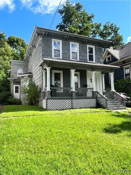 614 Lodi St, Syracuse, NY 13203