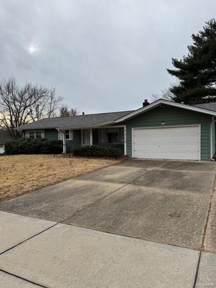 67 Forestwood Dr, Saint Louis, MO 63135