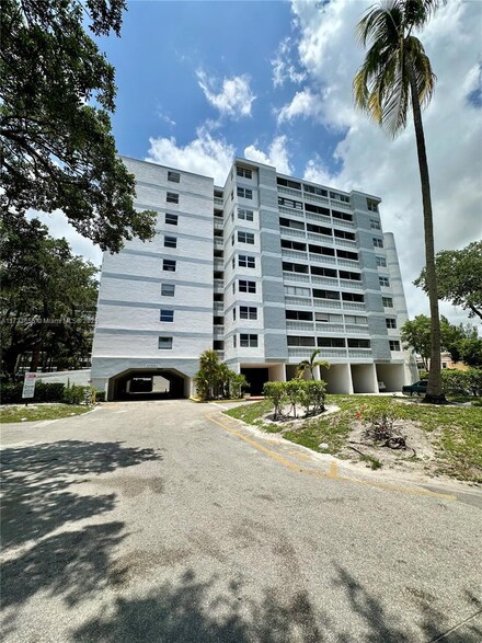 3301 Spanish Moss Terrace Unit 302, Lauderhill, FL 33319