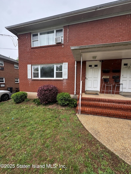 1923 S Railroad Ave, Staten Island, NY 10306