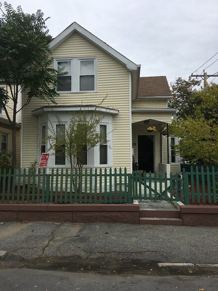 35 E Haverhill St, Lawrence, MA 01841