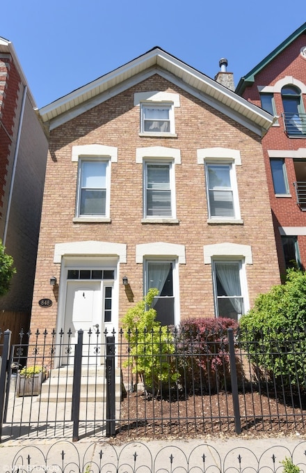 848 N Wood St, Chicago, IL 60622