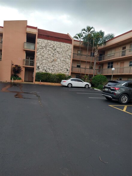 3040 Holiday Springs Blvd Unit 105, Margate, FL 33063