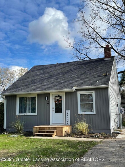 201 Alger St, Lansing, MI 48917