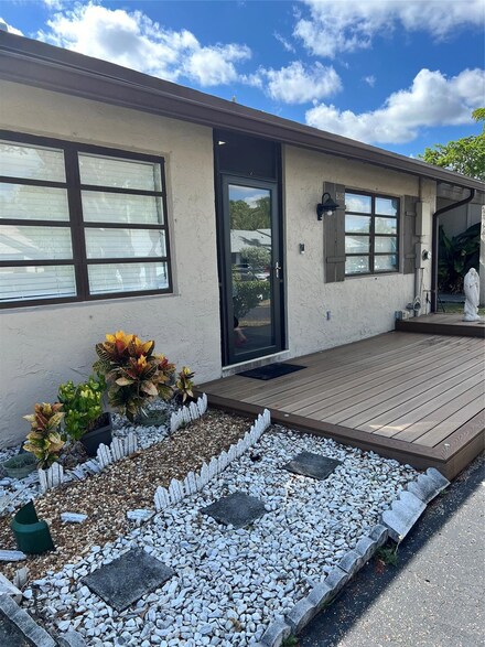 8110 NW 100th Dr, Tamarac, FL 33321