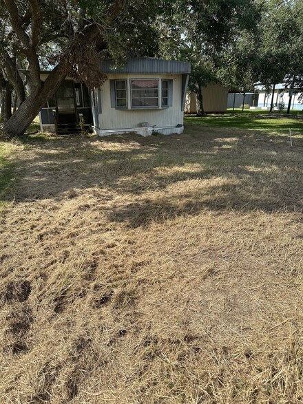 52 Sir Lancelot Dr N, Sargent, TX 77414