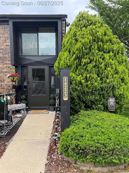 14223 Jackson St, Taylor, MI 48180