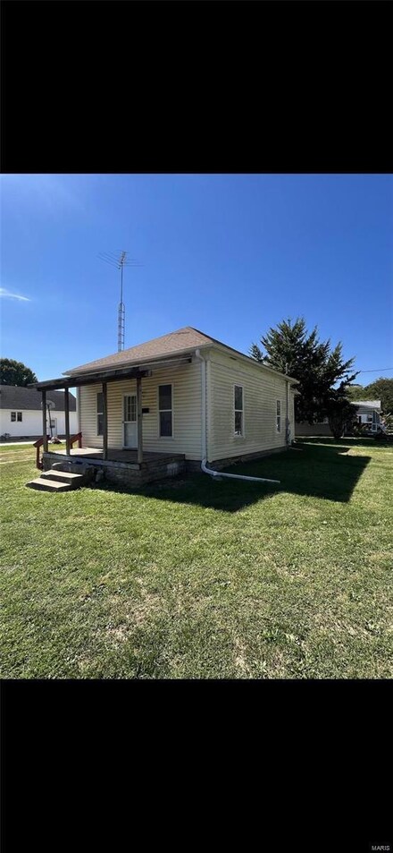 501 S Sheridan St, Pana, IL 62557