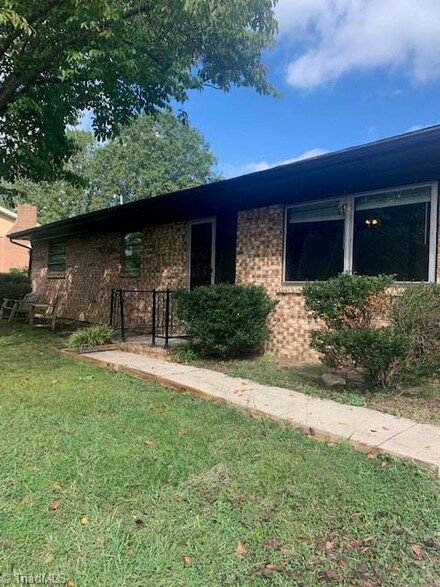 3420 Pine Valley Rd, High Point, NC 27265