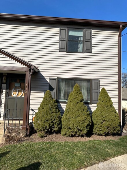214 Newman St, Metuchen, NJ 08840