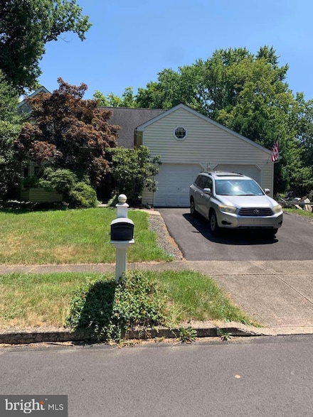 905 Pebble Ln, Southampton, PA 18966