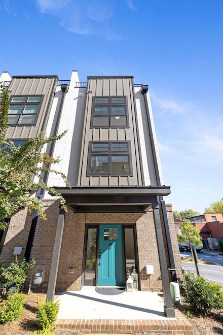 121 W Stone Ave, Greenville, SC 29609