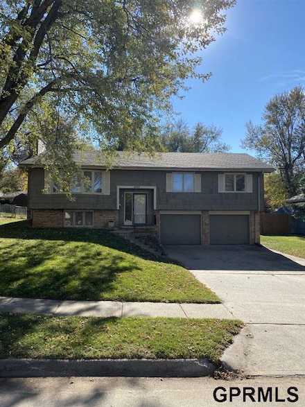809 Matthies Dr, Papillion, NE 68046