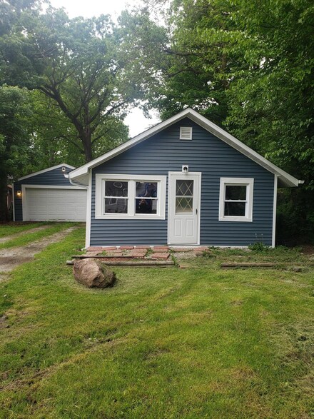 4007 Cardinal Ln, Valparaiso, IN 46383