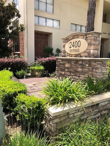 2438 Bering Dr Unit 2438, Houston, TX 77057