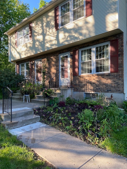 2 Countryside Ln Unit 5, Middletown, CT 06457