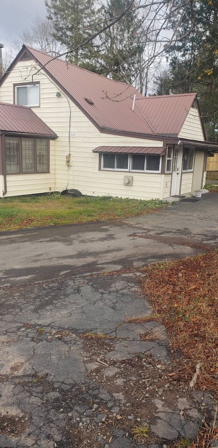 1444 Briscoe Rd, Swan Lake, NY 12783