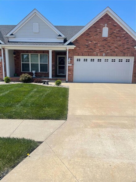 1334 Magnolia Ln, Jerseyville, IL 62052