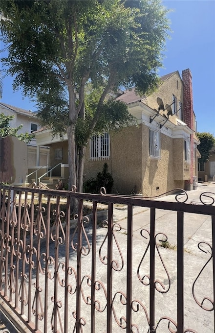 2820 S Budlong Ave, Los Angeles, CA 90007