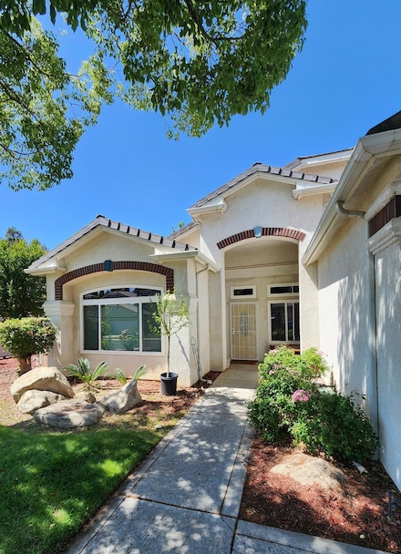 2513 Twain Ave, Clovis, CA 93611