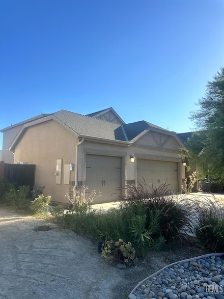 9321 Red Pine Dr, Shafter, CA 93263