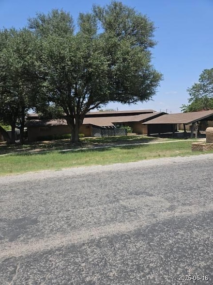 2727 E 25th St, Big Spring, TX 79720