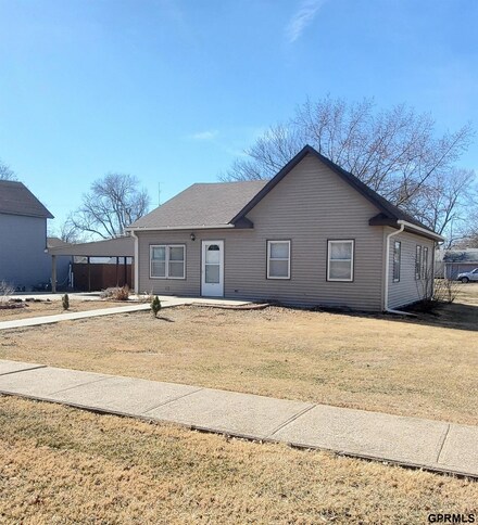 389 N 2nd St, Tecumseh, NE 68450