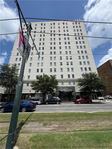 1205 St Charles Ave Unit 1402, New Orleans, LA 70130