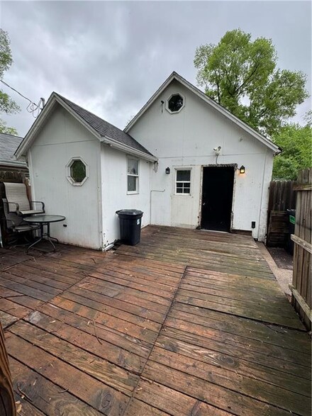 6725 SE Circle Dr, Carlisle, IA 50047