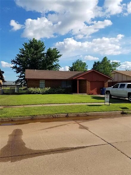 814 W Forest Dr, Mustang, OK 73064