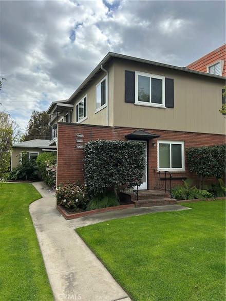 10458 Riverside Dr, Toluca Lake, CA 91602