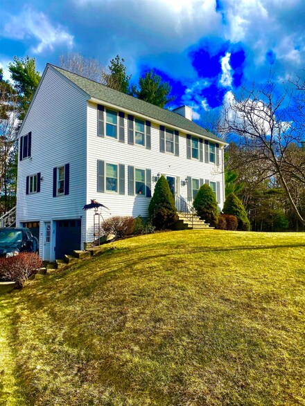 18 Tuxbury Rd, Plaistow, NH 03865