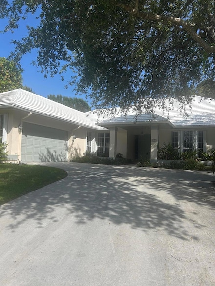8309 SE Woodcrest Place, Hobe Sound, FL 33455