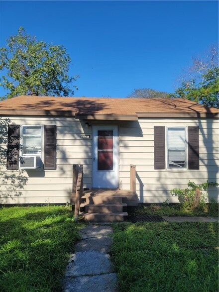 1126 Mendoza St, Corpus Christi, TX 78416