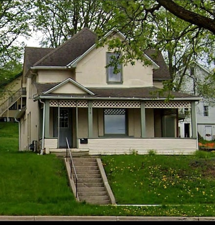 619 N 4th St, Mankato, MN 56001