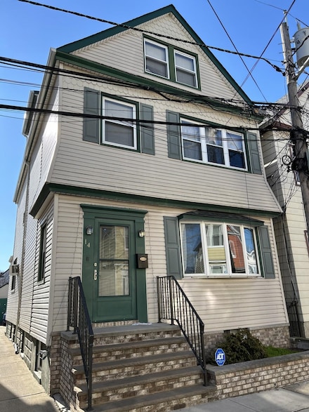 14 Obrien Ct, Bayonne, NJ 07002