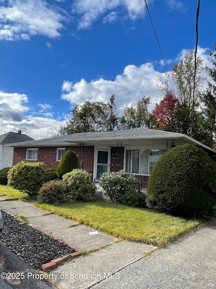 811 Hill St, Throop, PA 18512