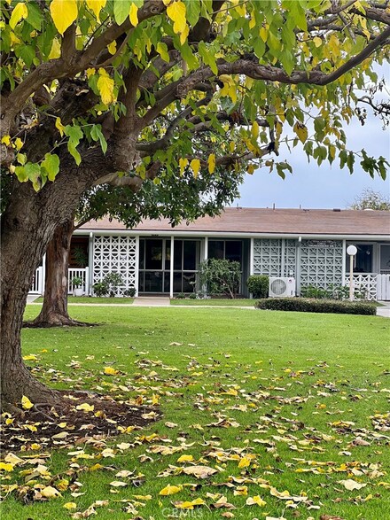 13811 Thunderbird Dr, Seal Beach, CA 90740