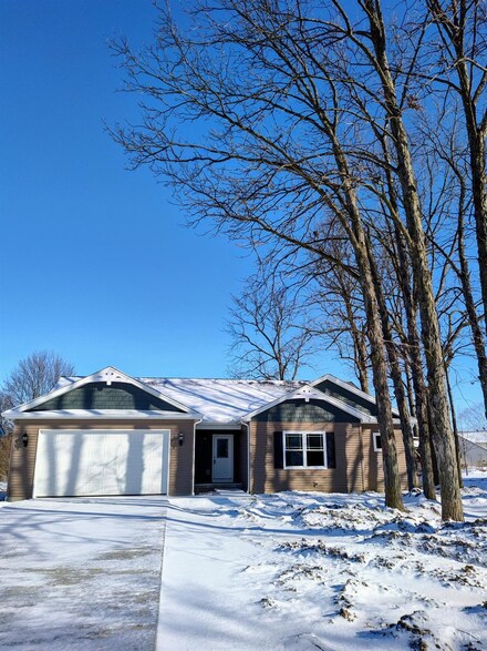 1201 Peggy Ln, Wilmington, OH 45177