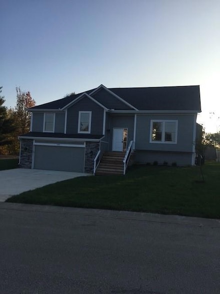 3812 SW McDanial Ave, Blue Springs, MO 64015
