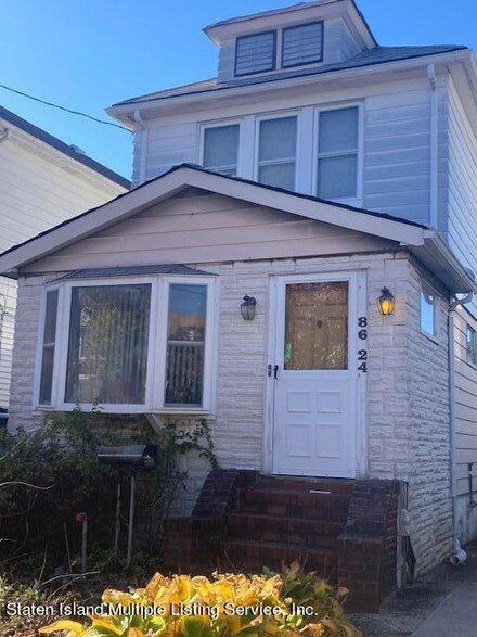 86-24 254 St, Queens, NY 11426