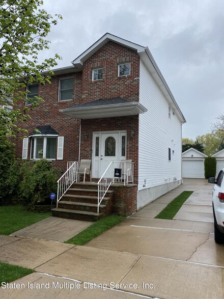 14 Cornelia St, Staten Island, NY 10304